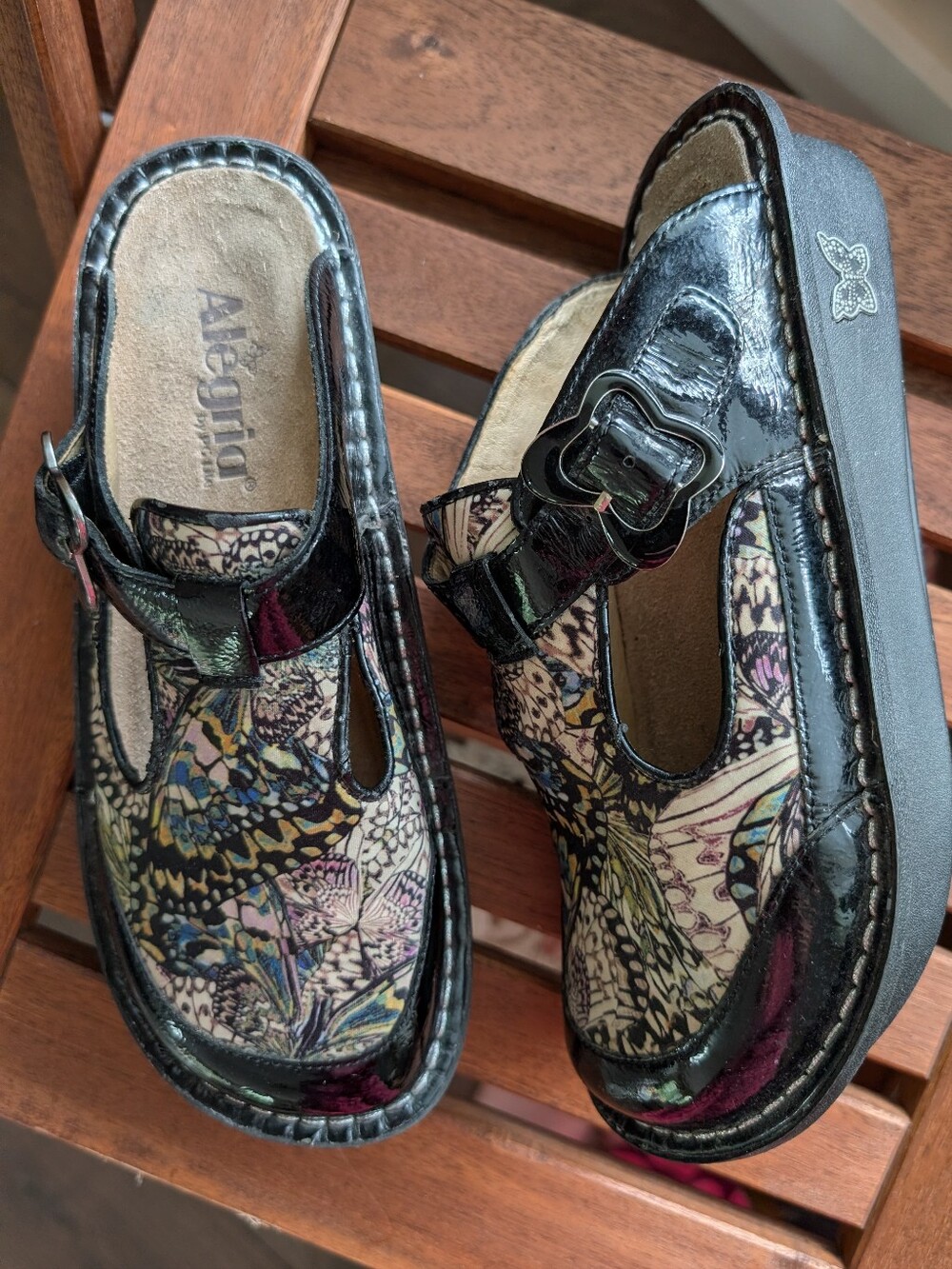 Alegria Patent Butterfly Clogs